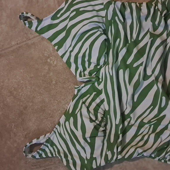 Anne Cole Green White Zebra Stripe V-Wire One Piece Swimsuit Size 18W Shirred - Picture 3 of 10